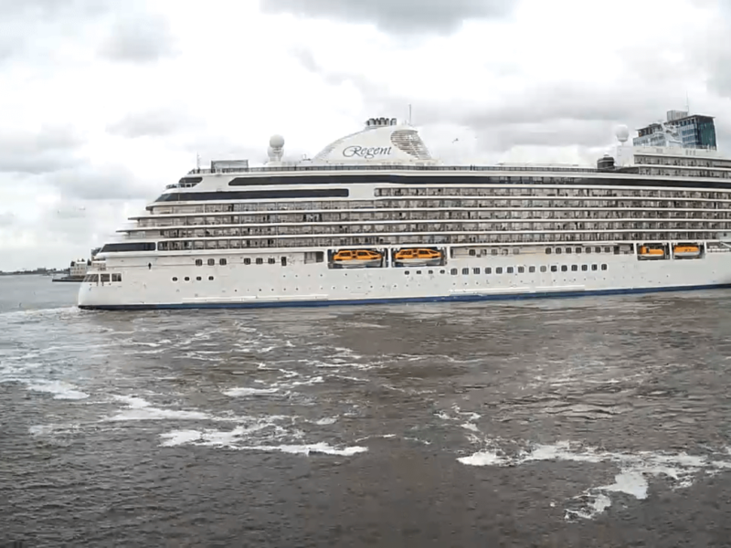 Cruise ship Seven Seas Explorer - Regent Seven Seas